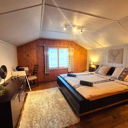 Casa Uno Heimeliges Mitten In * שפיץ